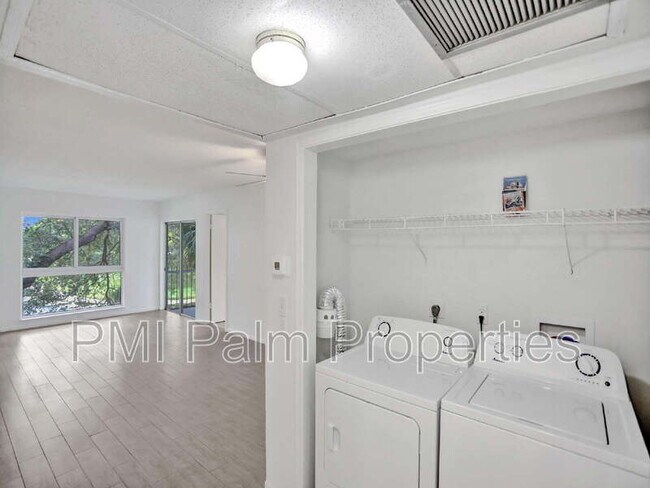 Building Photo - 10193 N Military Trl