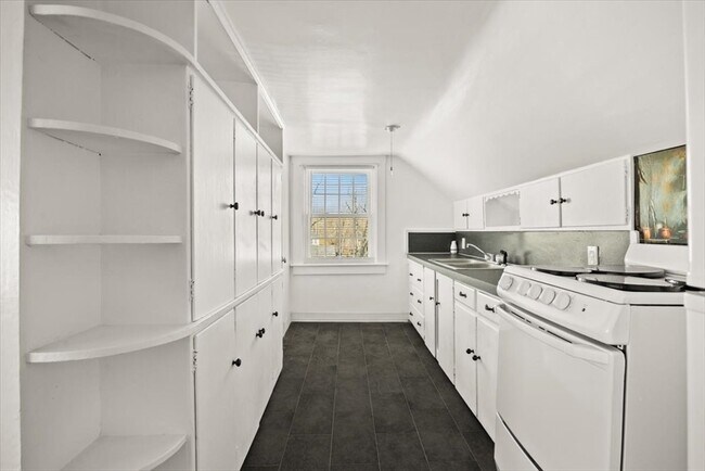 Building Photo - 1 Elm St