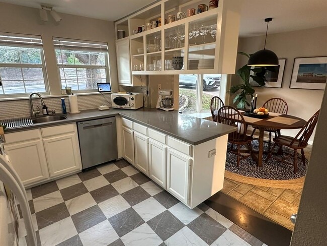 Building Photo - 311 Le Grande Ave