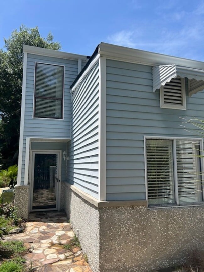 Building Photo - Updated Glynn Haven Rental