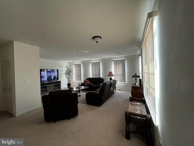 Primary Photo - 68 Lilly Dr