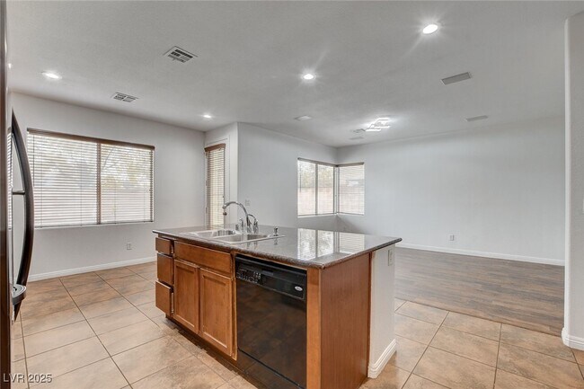 Building Photo - 8125 Chestnut Hollow Ave