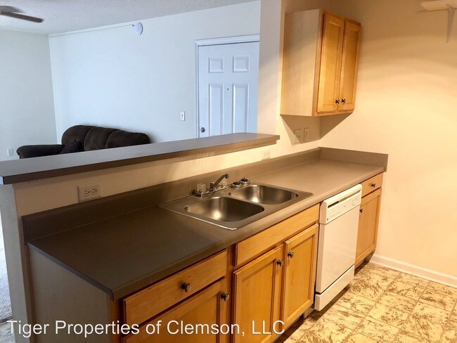 Building Photo - 3 br, 3 bath House - 1301 Harts Ridge Dr