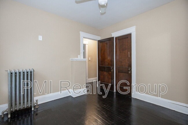 Building Photo - 888 Evangeline Rd