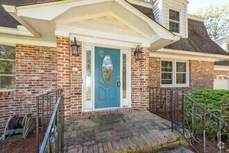 Building Photo - 4 Bedroom 2.5 Bath House in Montclair - We...
