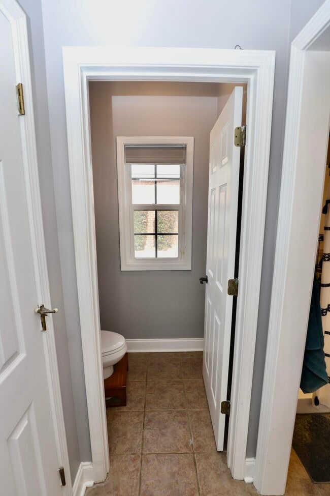 Building Photo - 1855 Beachforest Way