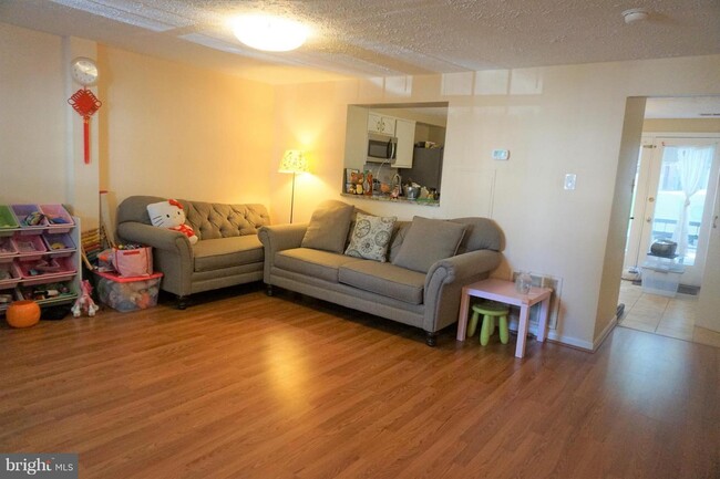 Building Photo - 14024 Teaneck Terrace
