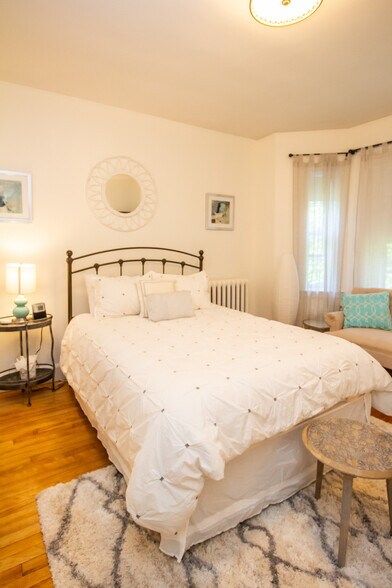 Building Photo - 1253 Beacon St