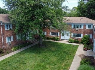 Building Photo - 26 Troy Dr