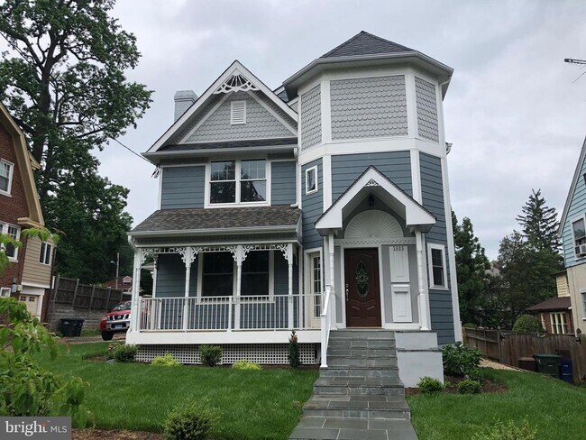 Primary Photo - 3605 Quesada St NW
