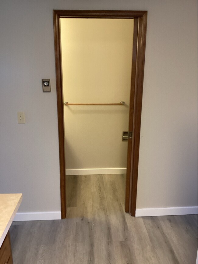 Building Photo - 1112 SW Hurbert St