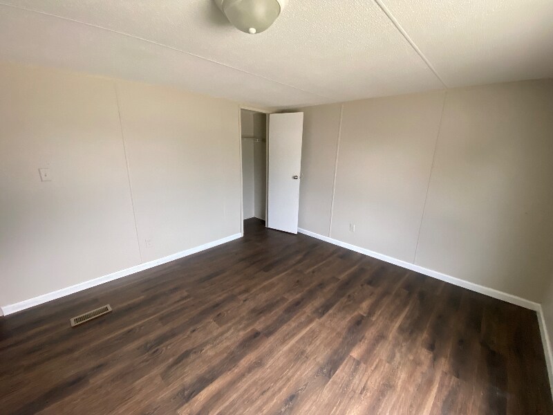 Building Photo - 80 Redwood Ln