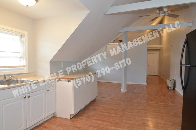 Building Photo - 641 Alder St