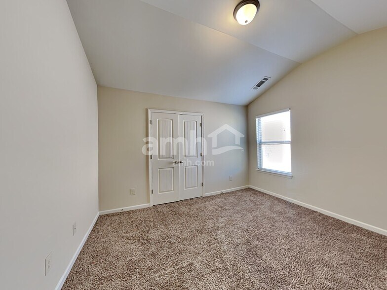 Building Photo - 812 Whitfield Oak Rd