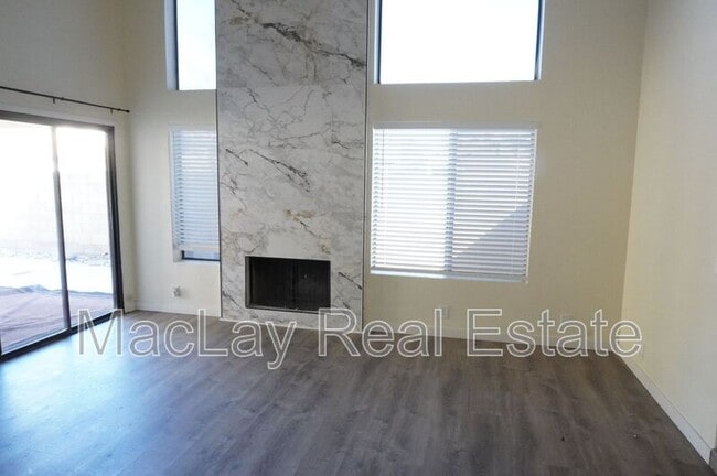 Building Photo - 4024 E Hiddenview Dr