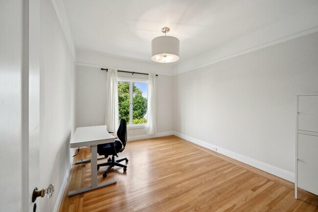 Building Photo - 363 Monticello St