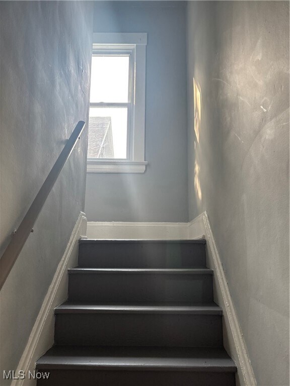 Building Photo - 1390 E 109th St