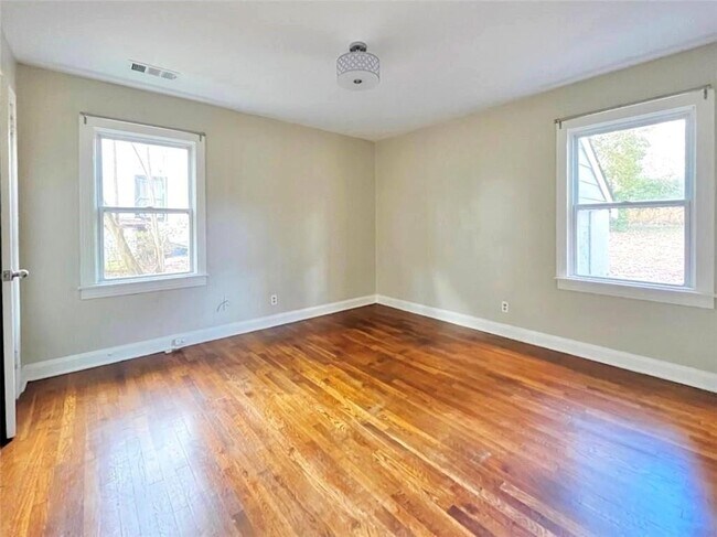 Building Photo - 1449 Lynford Dr SW