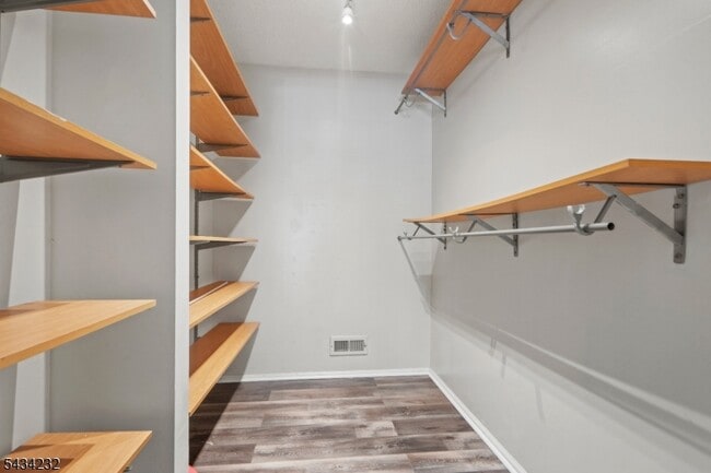 Building Photo - 24 Amberly Ct