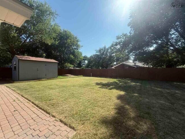 Building Photo - 2824 Barrywood Dr