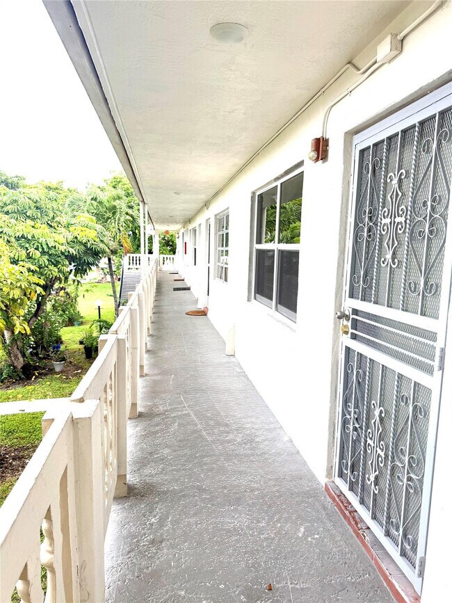 Building Photo - 20251 NE 2nd Ave