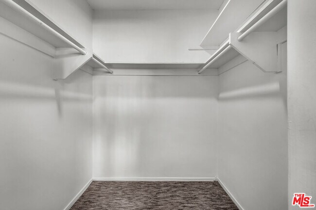 Building Photo - 248 Rexford Dr