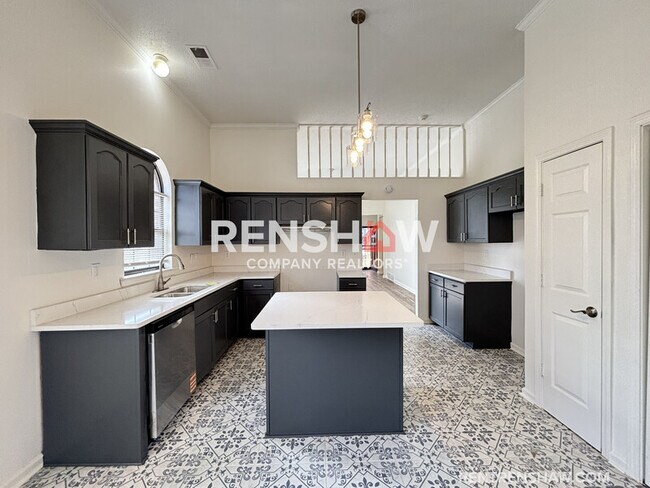 Building Photo - 2512 Courtney Dr