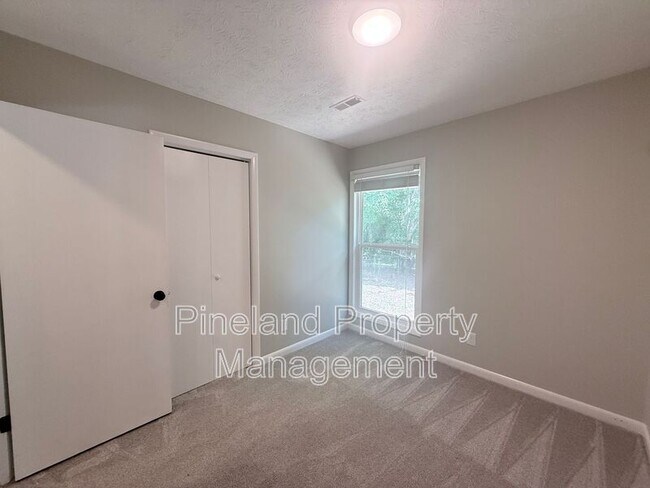 Building Photo - 890 Bridgette St