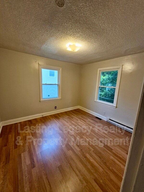 Building Photo - 1423 Marne St