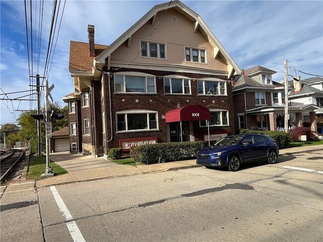 Building Photo - 1601 Hillsdale Ave
