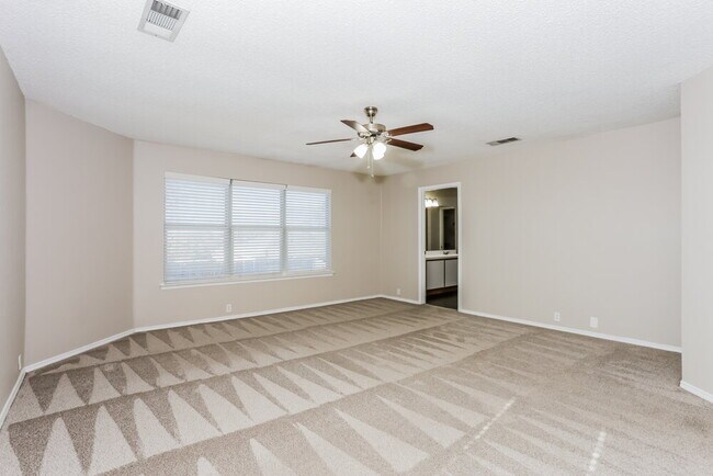 Building Photo - 1511 Columbia Dr