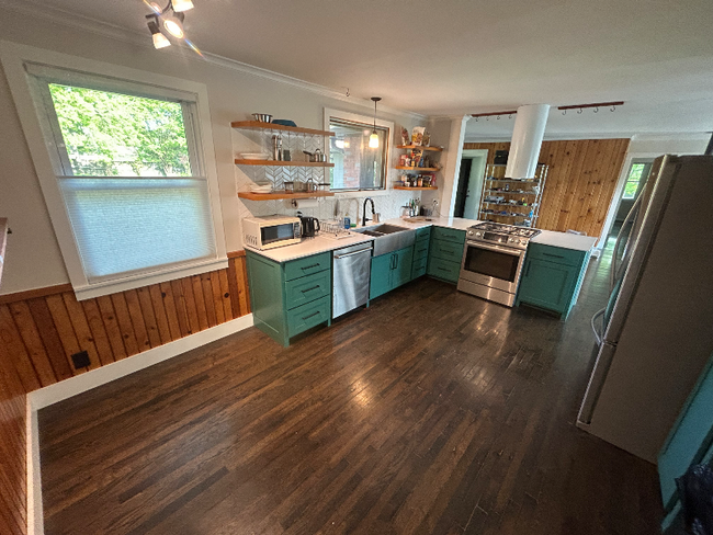 Building Photo - 516 Lemont Dr