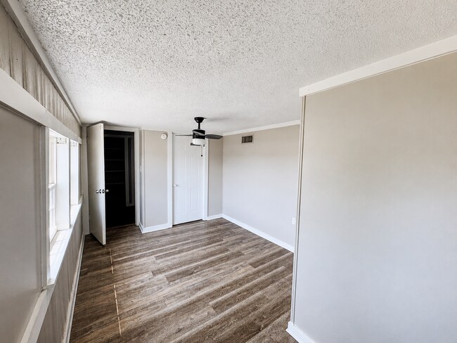 Building Photo - 3/2 Bungalo-style off Birchman