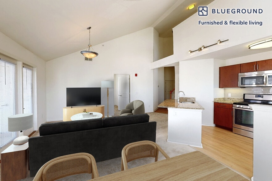 Building Photo - 998 Stewart Ave