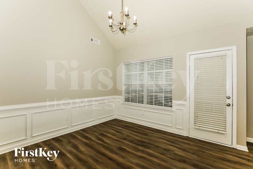 Building Photo - 708 Tullamore Way