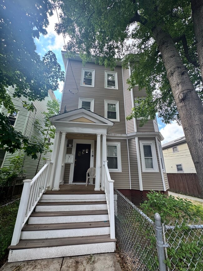 Building Photo - 45 Rice St