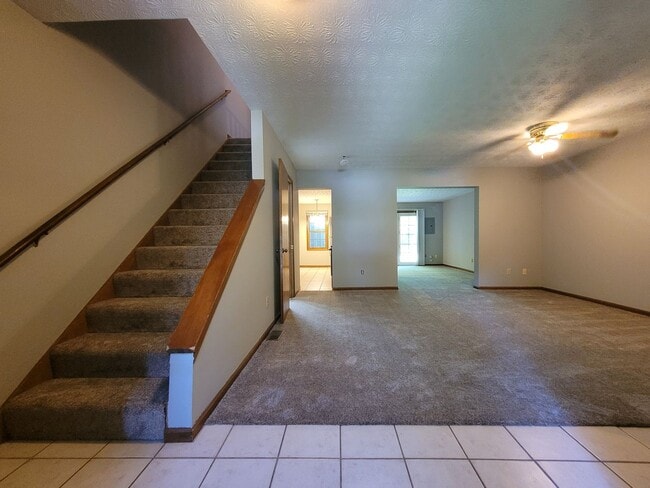 Building Photo - 3 Bedroom, 2.5 Bath Townhouse in Beavercreek!