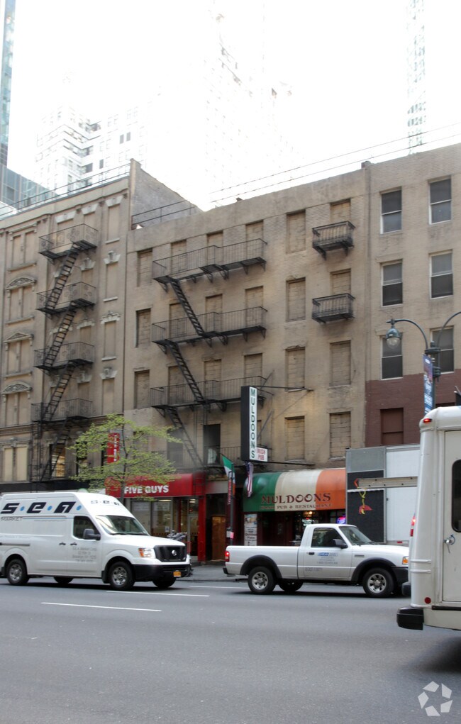 Building Photo - 690 Third Ave