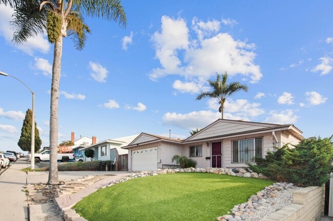 Building Photo - Long Term unfurnished rental!