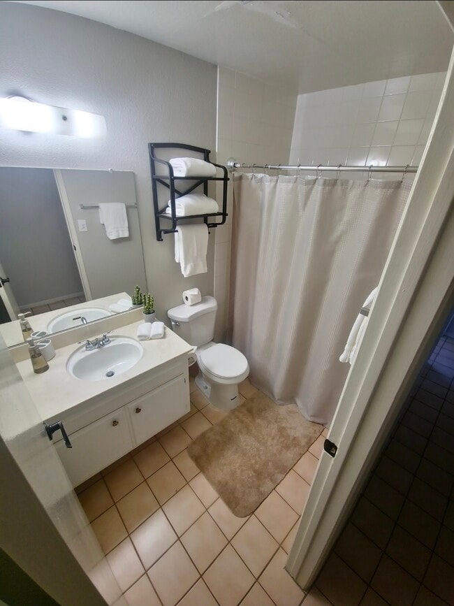 Building Photo - 2612 E Siesta Ave