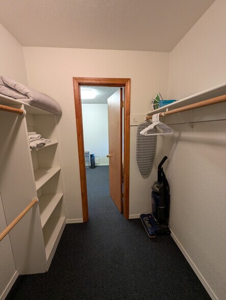 Building Photo - 605 Flora St