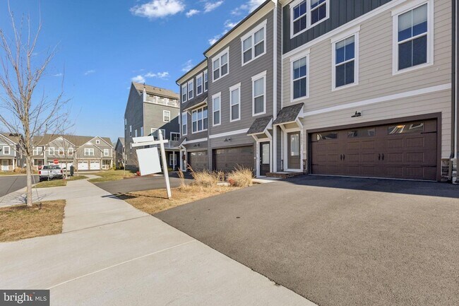 Building Photo - 1697 Beech Leaf St