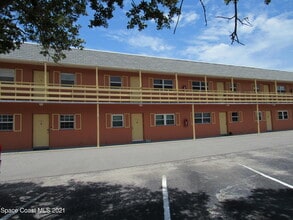 Building Photo - 400 Catalina Rd