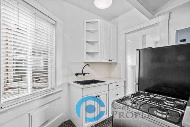 Building Photo - 401 Juniper St