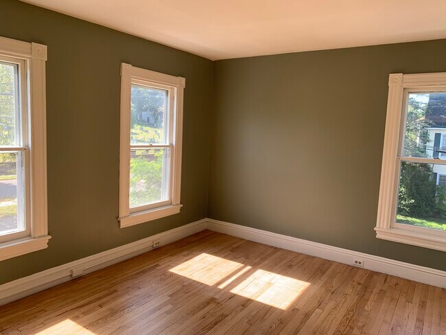 Building Photo - 107 Pine Grove Ave