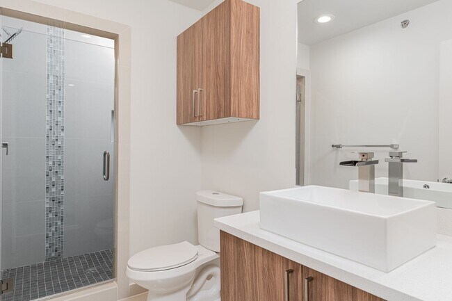 Building Photo - Beautiful 3 Bedroom Townhome in McAllen