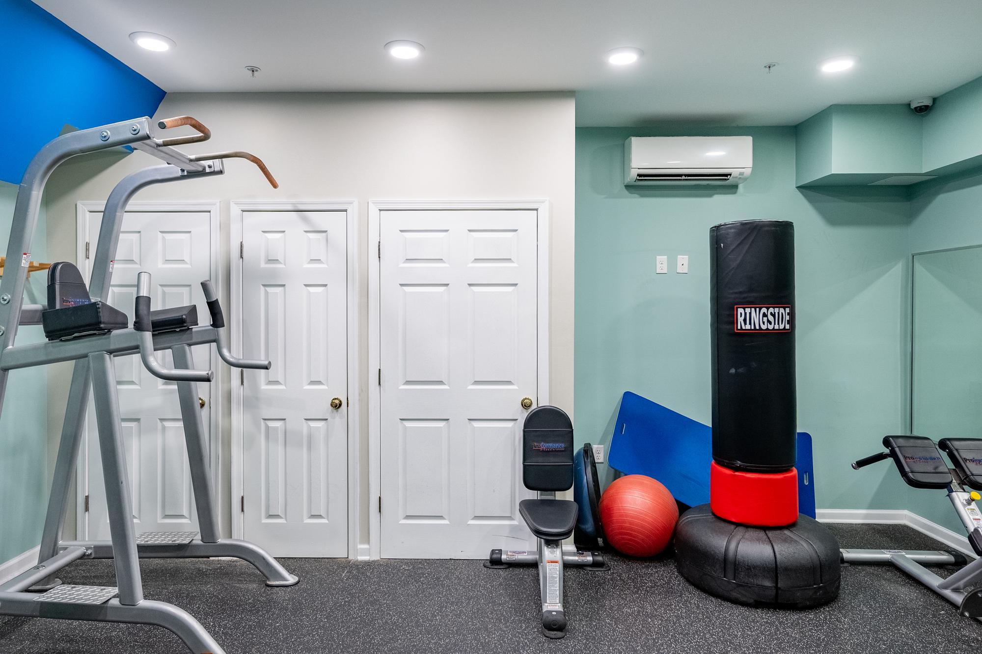 Building Photo - 4921 Pretty Lake Ave