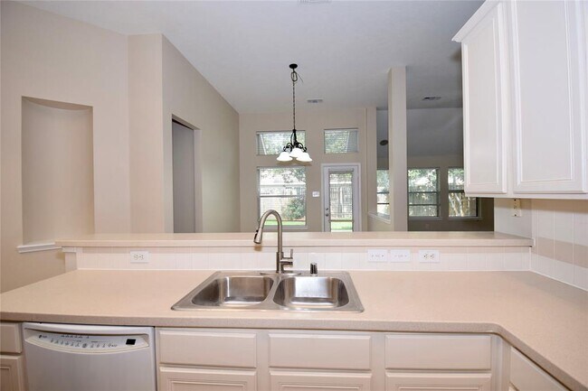 Building Photo - 2231 Oak Sand Dr