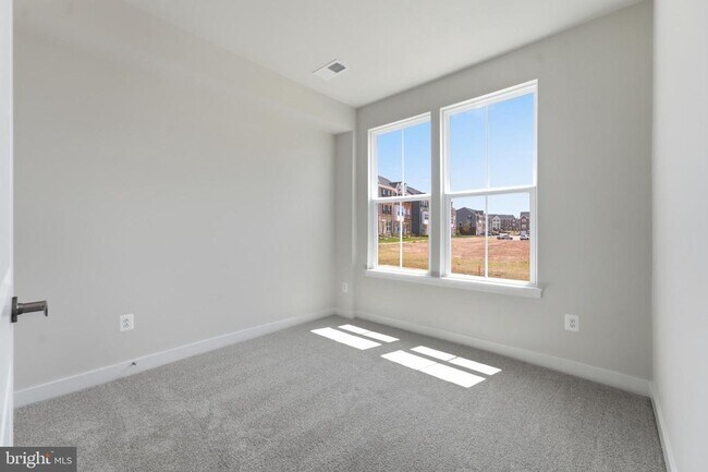 Building Photo - 16130 Hyde Pk Pl