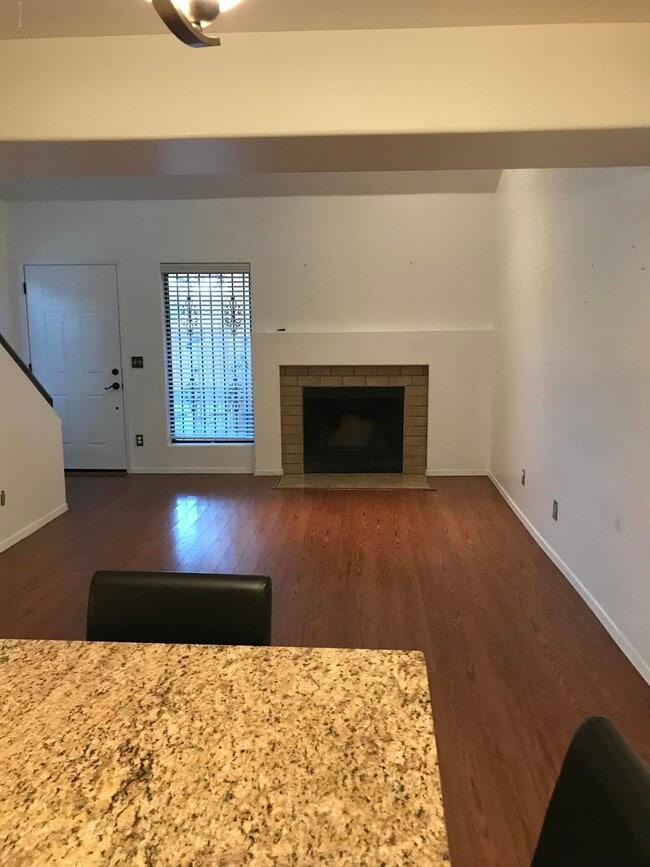Building Photo - 4020 N Weimer Pl